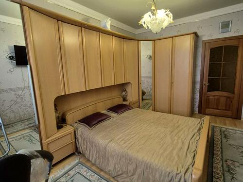 квартира за адресою Алана Шепарда вул. (Суворова), 10