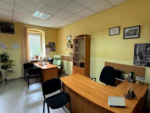 комерційна за адресою Корятовича пл., 15
