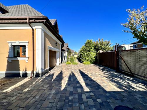 будинок за адресою Андріївська вул., 10