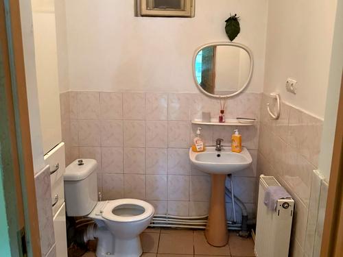 комерційна за адресою Корятовича пл., 15