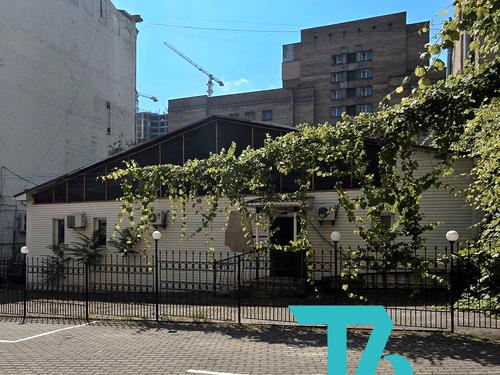 комерційна за адресою Саксаганського вул., 38