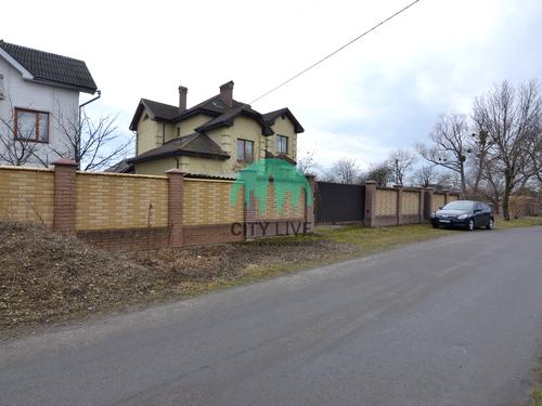 будинок за адресою с. Микитинці, Черепкова, 43