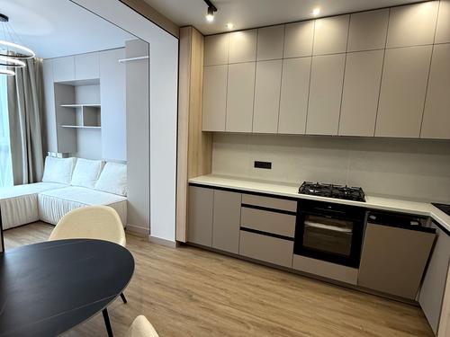 квартира за адресою Молодіжна вул., 8