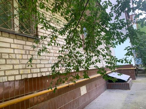 комерційна за адресою Казанська вул., 18