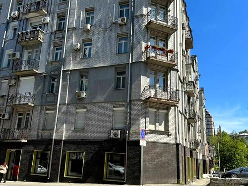 комерційна за адресою Виконкомівська вул., 13