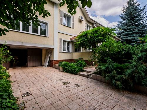 комерційна за адресою Зоряна вул., 8