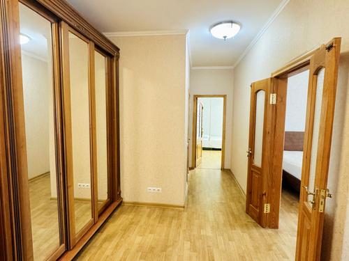 квартира за адресою Анни Ахматової вул., 45