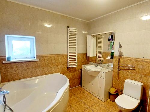 дом по адресу Шкільна ул., 9