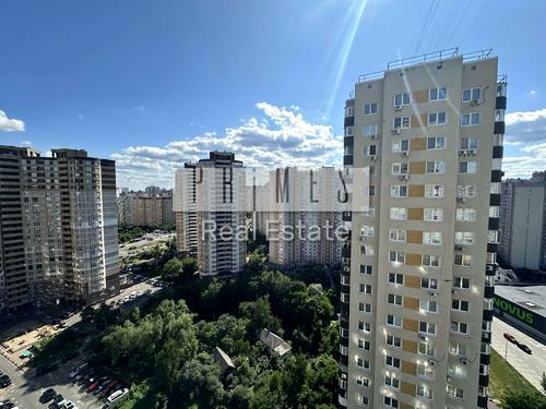 квартира за адресою Анни Ахматової вул., 28