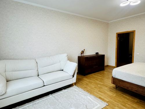 квартира за адресою Анни Ахматової вул., 45
