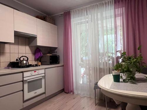 квартира за адресою Гулака-Артемовського вул., 13а