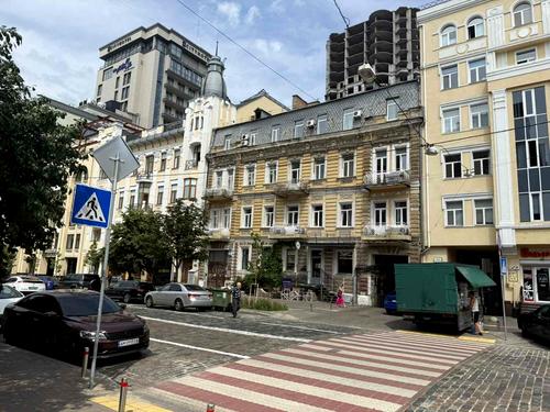 комерційна за адресою Богдана Хмельницького вул., 50