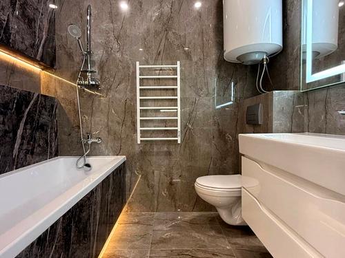 квартира за адресою Космічна вул., 5