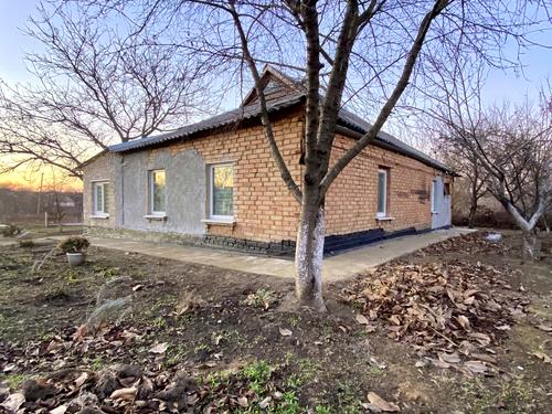 будинок за адресою с. Карлівка (Карлівка), Набережна вул.