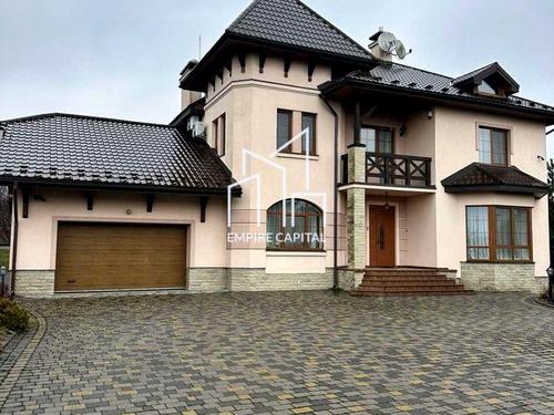 дом по адресу Коновальця