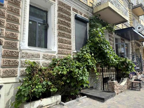 комерційна за адресою Богдана Хмельницького вул., 50