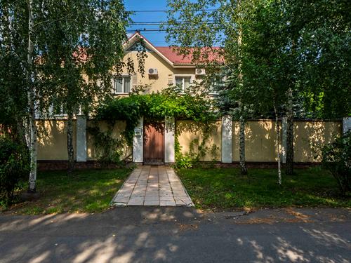 комерційна за адресою Зоряна вул., 8