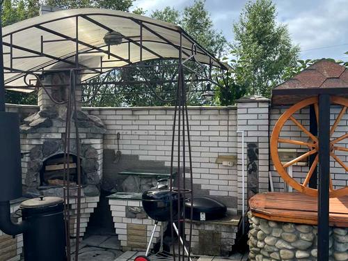 будинок за адресою с. Вишеньки, Єдності вул., 4В
