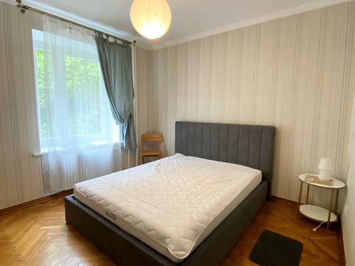 квартира за адресою Лаврська вул. (Січневого Повстання), 4-В