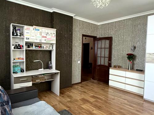квартира за адресою Сім'ї Кульженків вул. (Петра Дегтяренка), 33