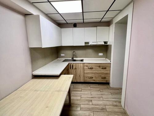 комерційна за адресою Володимира Моссаковського вул. (Клари Цеткін), 30
