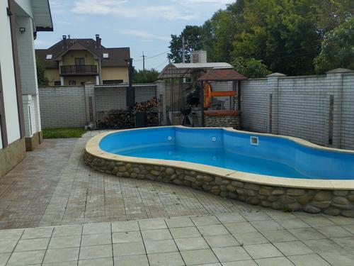 будинок за адресою с. Вишеньки, Єдності вул., 4В