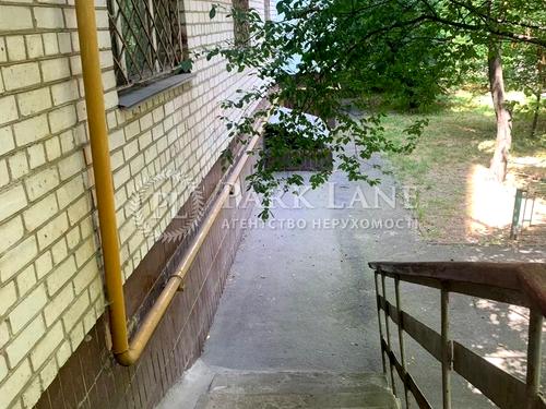 комерційна за адресою Казанська вул., 18