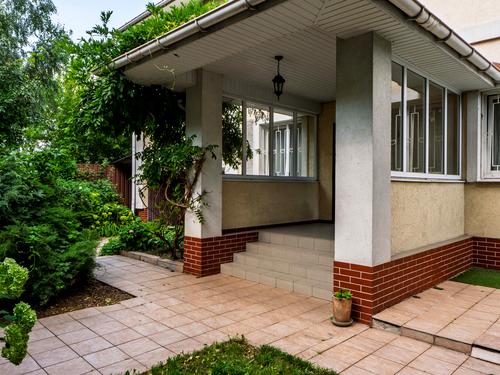 комерційна за адресою Зоряна вул., 8