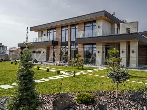 будинок за адресою с. Вишеньки, Зоряна
