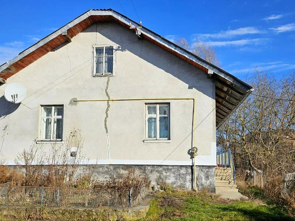1835453779049323