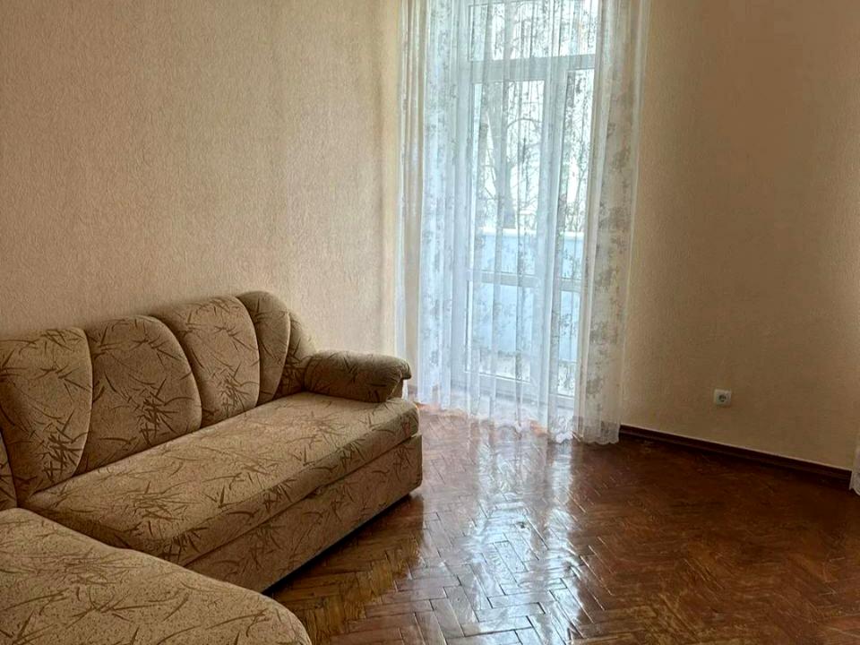 1798303712111381