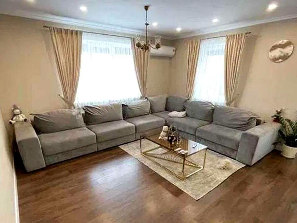 1835725296372511