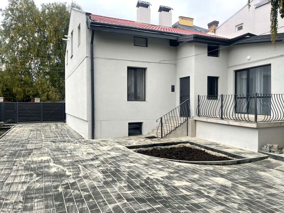 1845592728827613