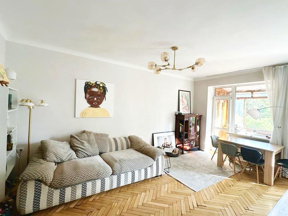 1826025563432777