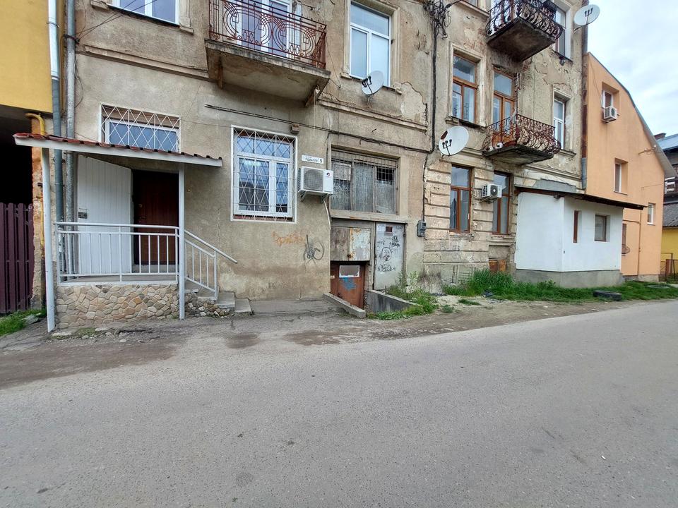 1833729619305793