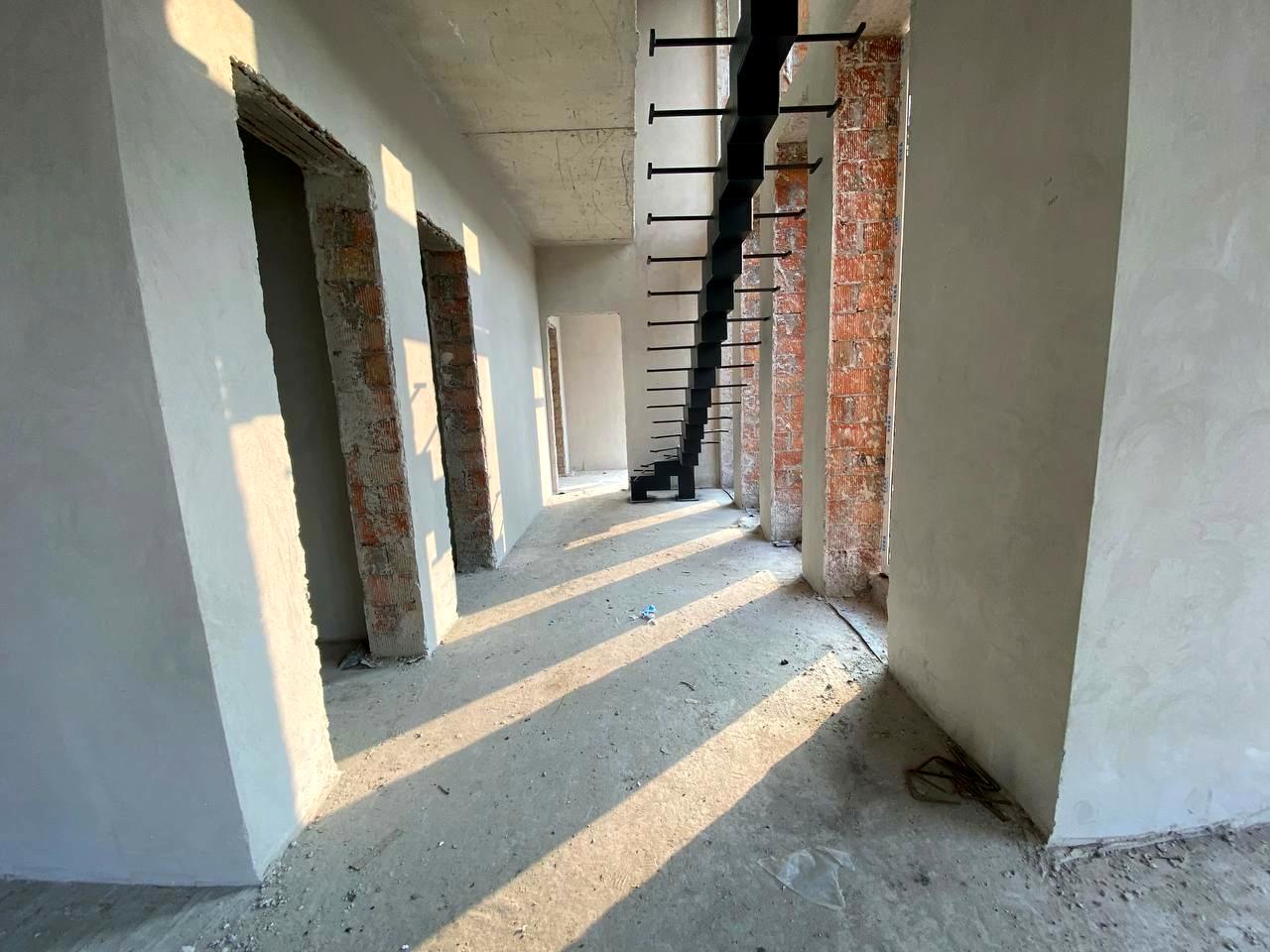 1832649247605115