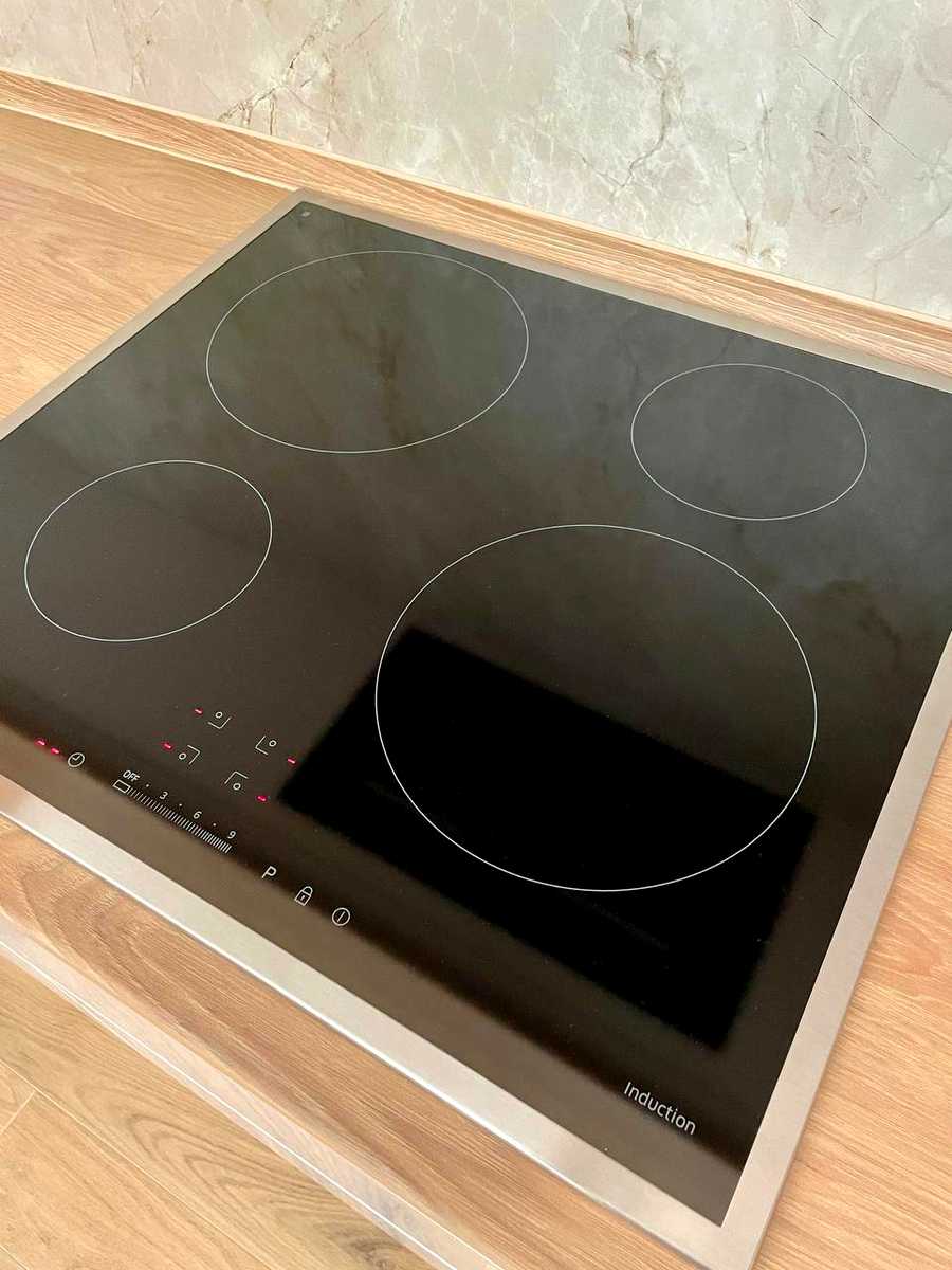 1796963596852125