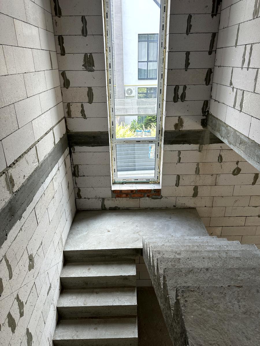 1835809457057157