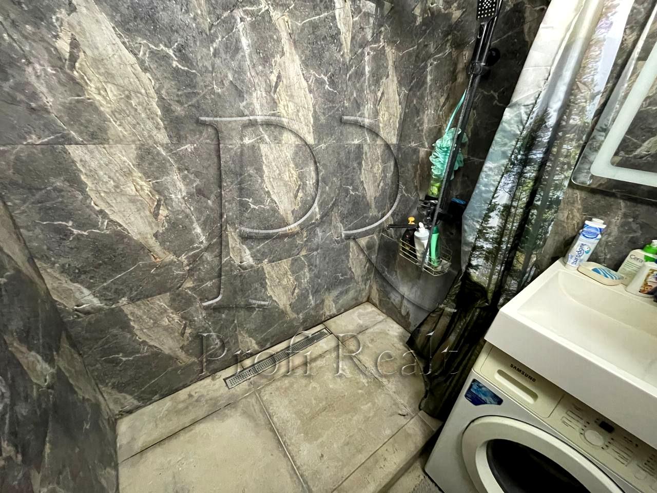 1841420123384016