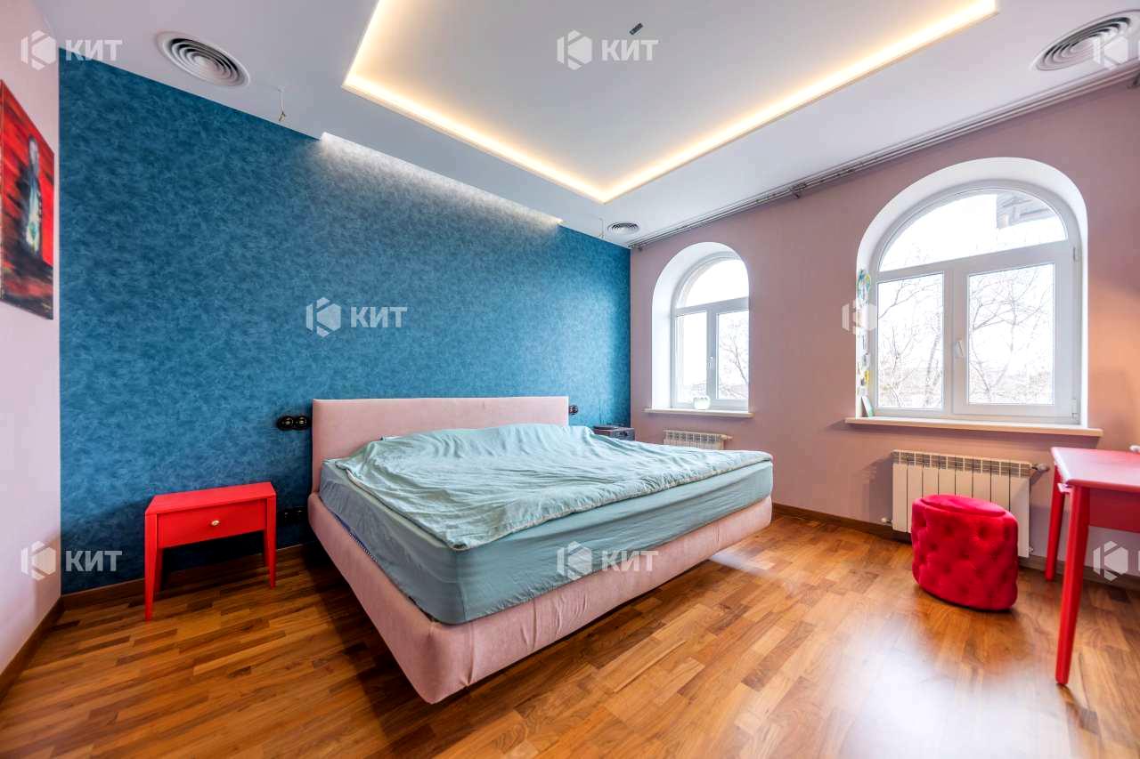 1827738657810182