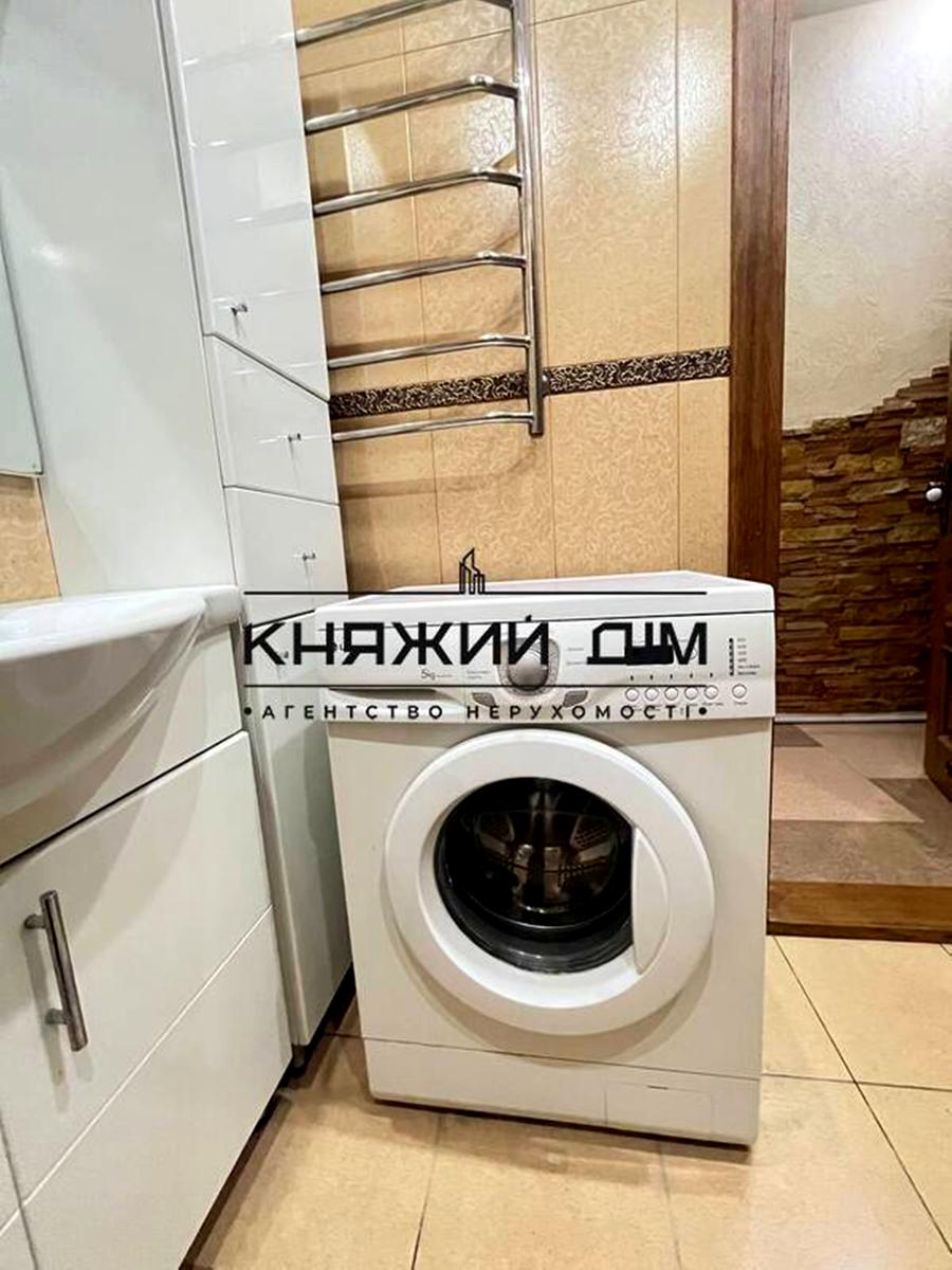1846852400350630