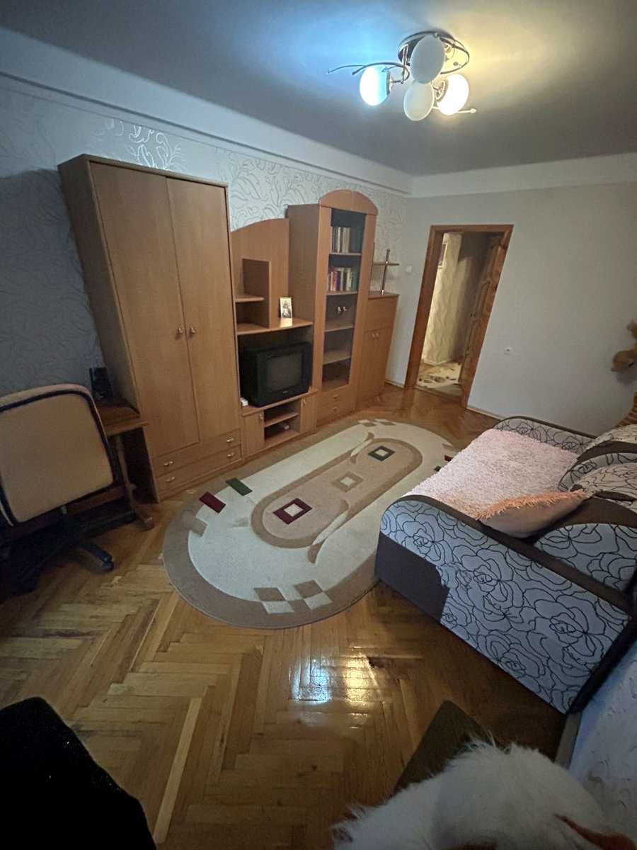 1851208643386373