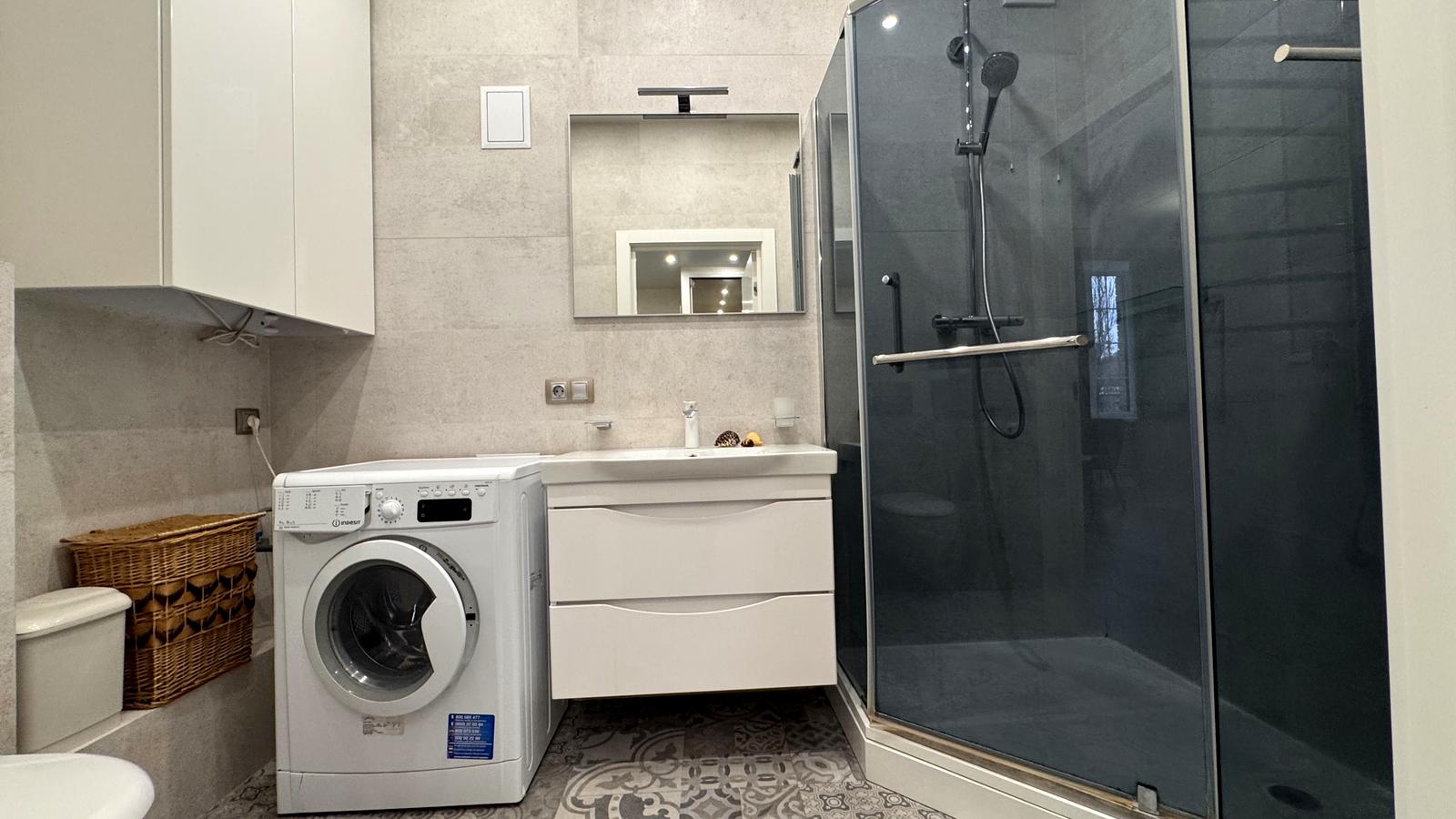 1851574685596104