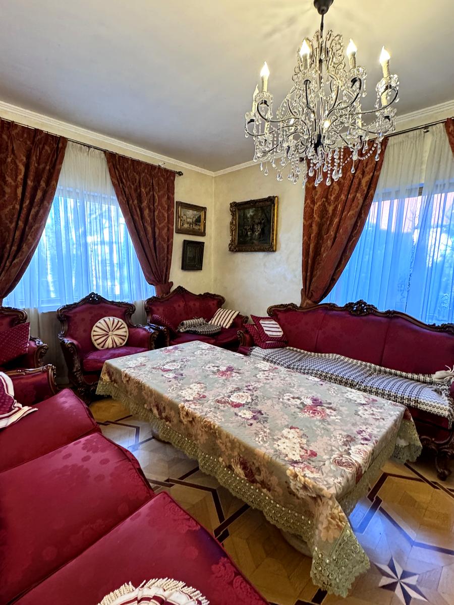 1809086016652215
