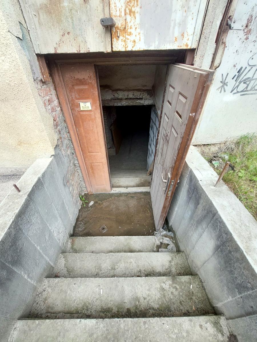 1833729788560216