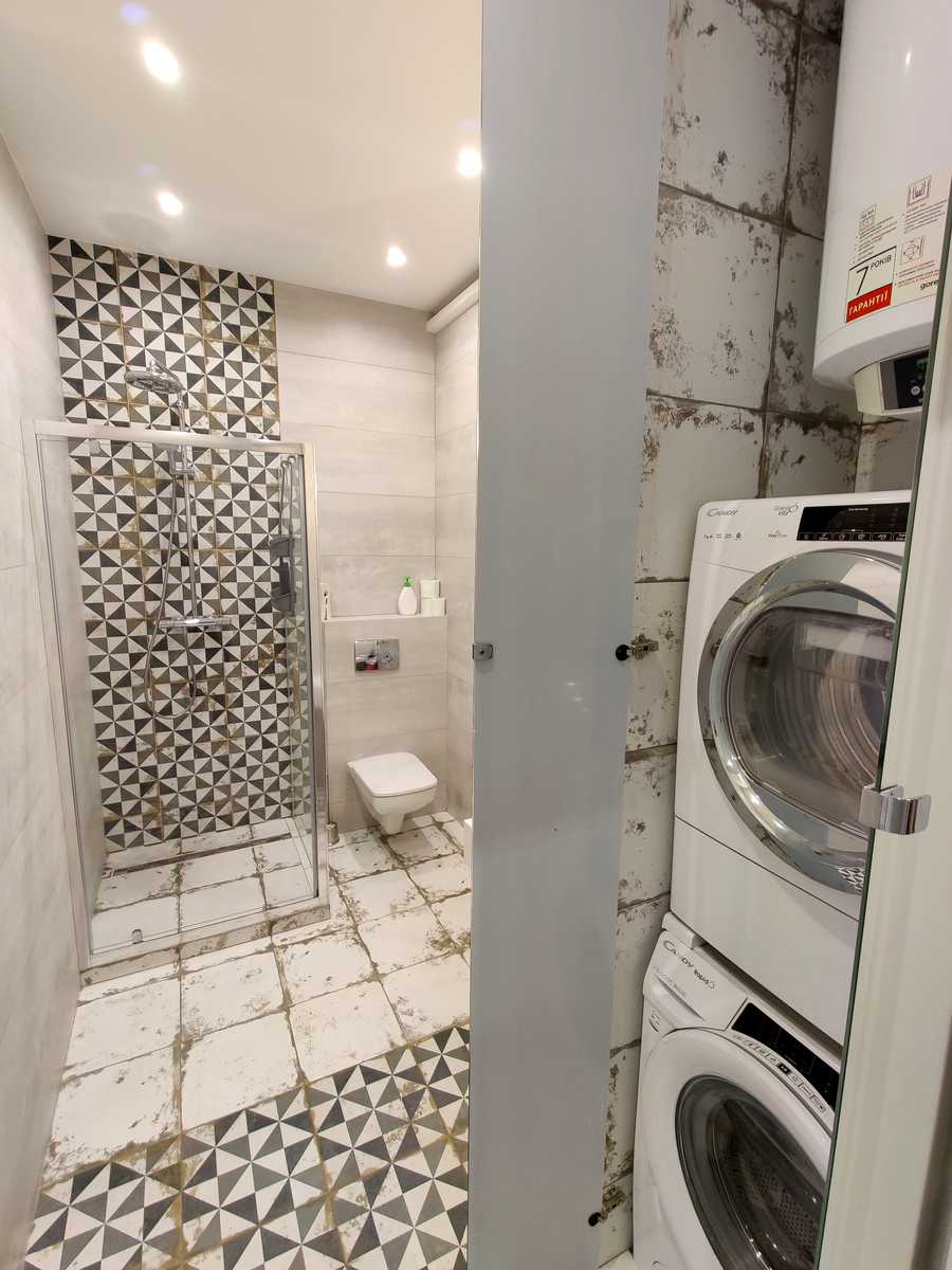 1718668363108224