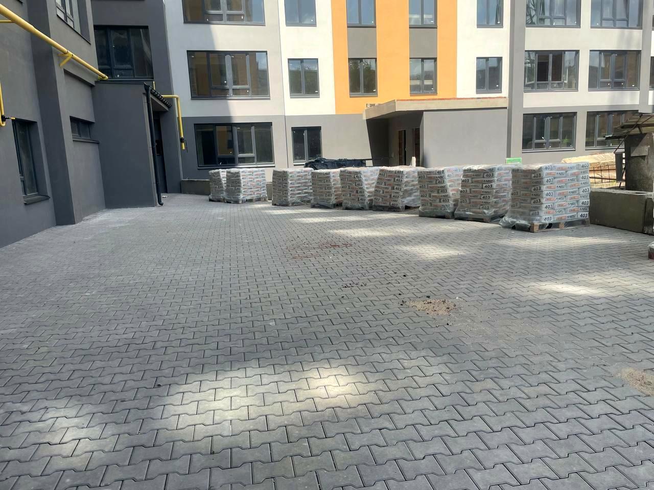 1838472741880231