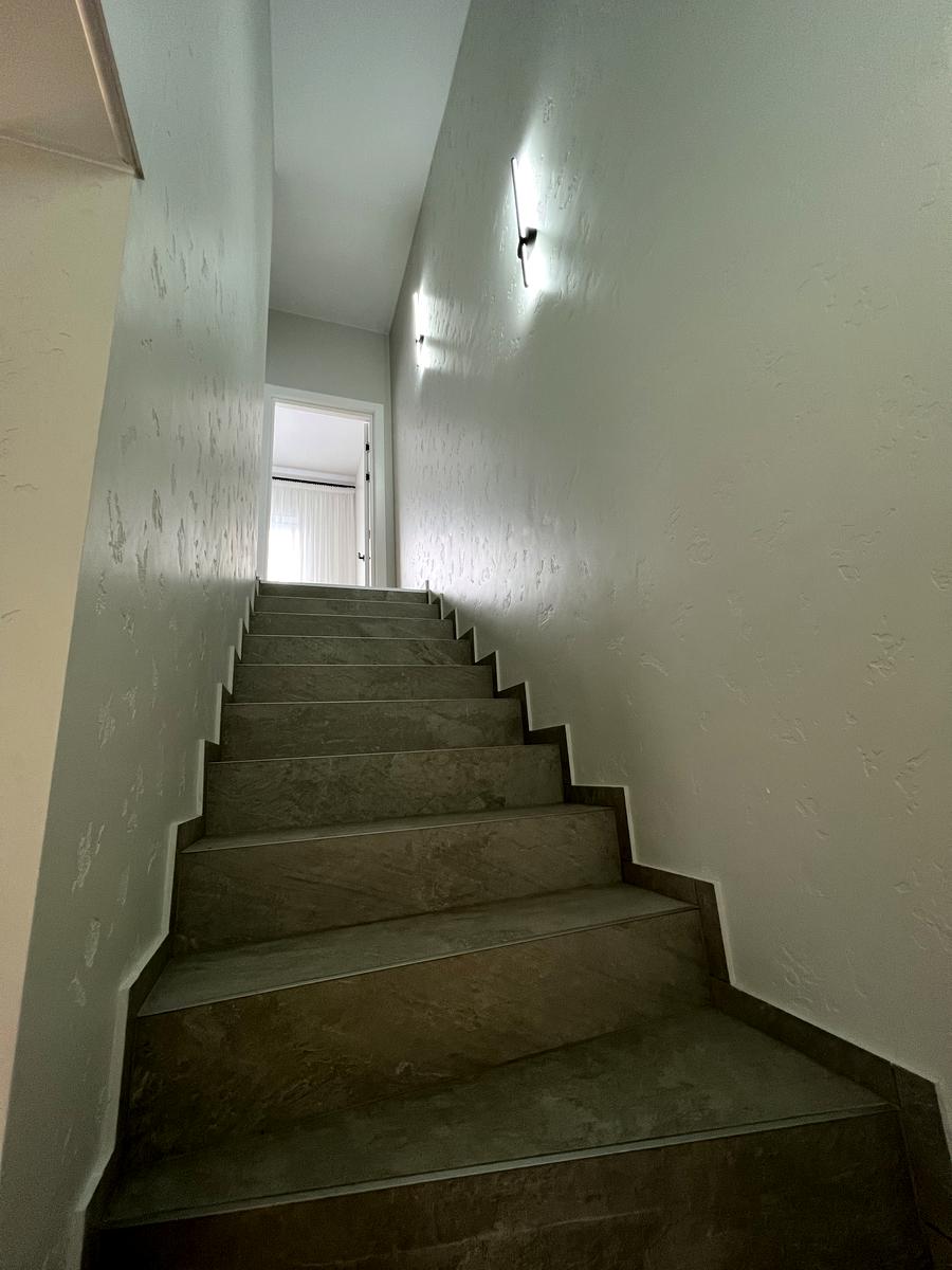 1845243118294245