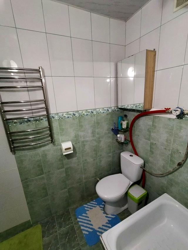 1783838085102263