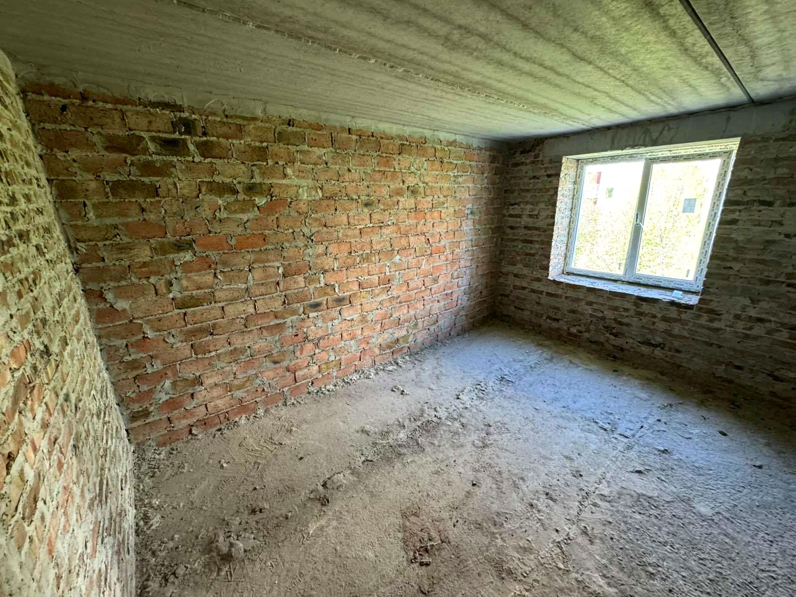 1832168437831268
